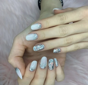 descrizione manicure con smalto semipermanente